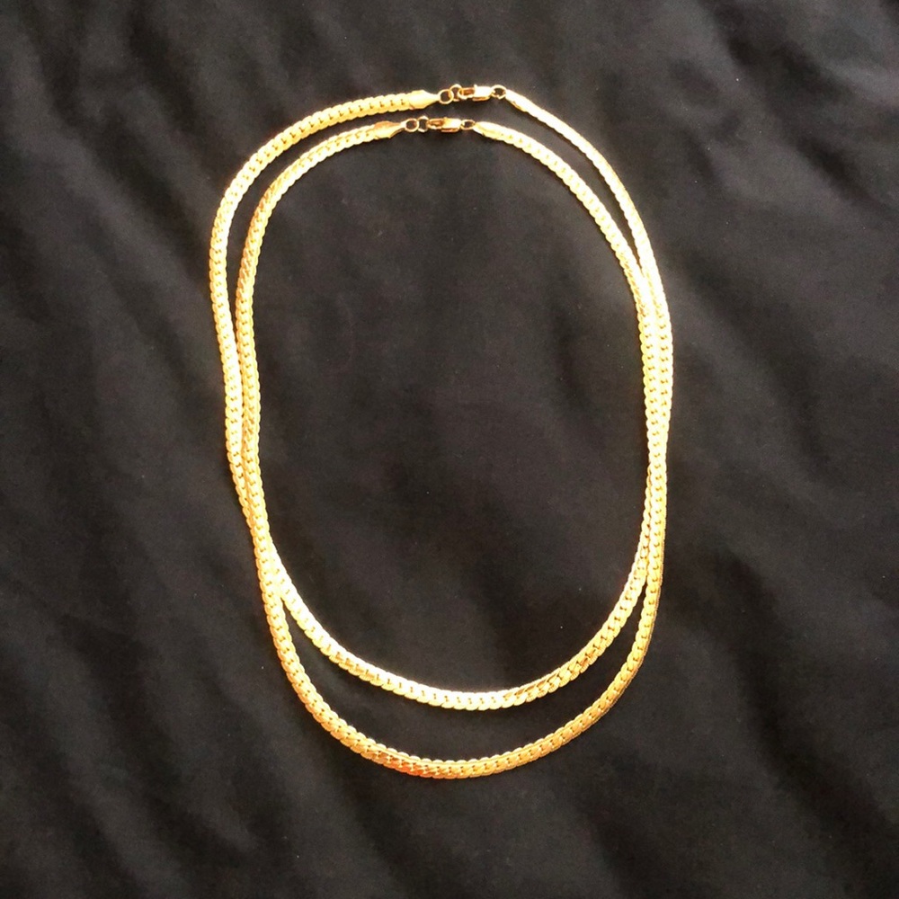 Set of two gold chains